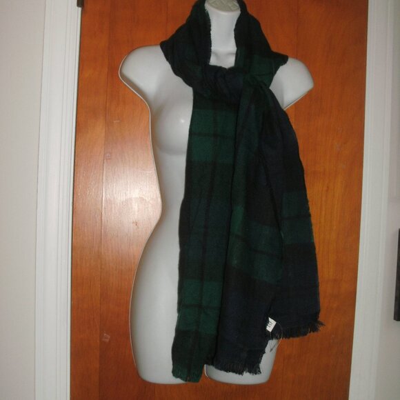 Gap Green & Black Plaid Oversized Soft 100% Acrylic Scarf Wrap Shawl 20" X 68" - Picture 3 of 3